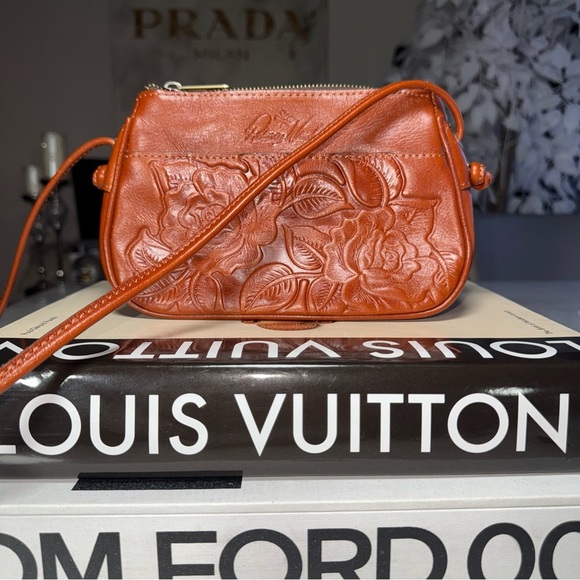 Patricia Nash Womens Bacoli Embossed Leather Crossbody Bag in Cognac EUC - Picture 1 of 14